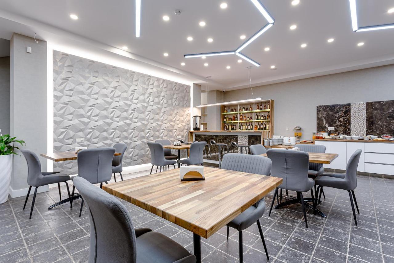 Hotel Tsiga Goedaoeri Buitenkant foto